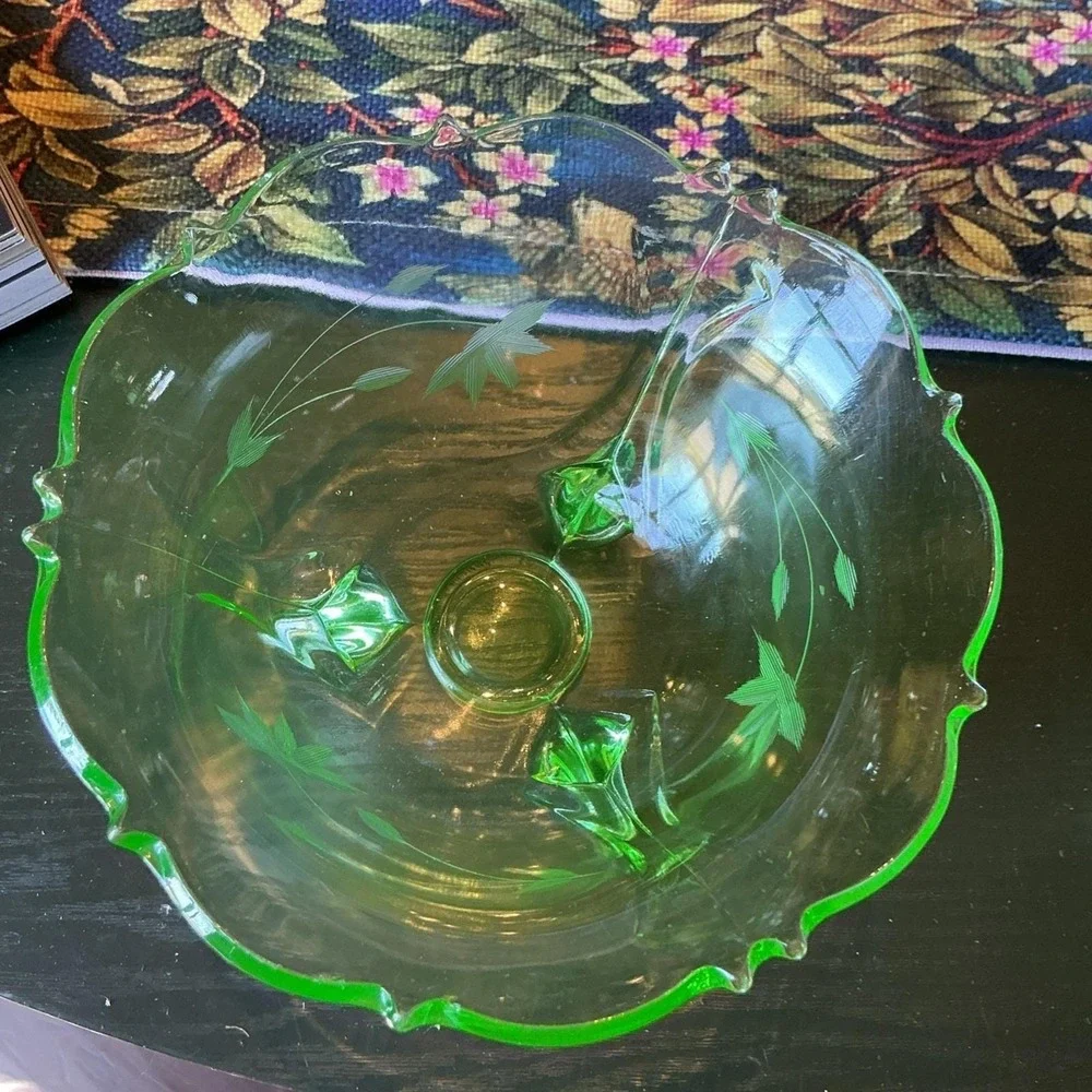 Lancaster uranium glass